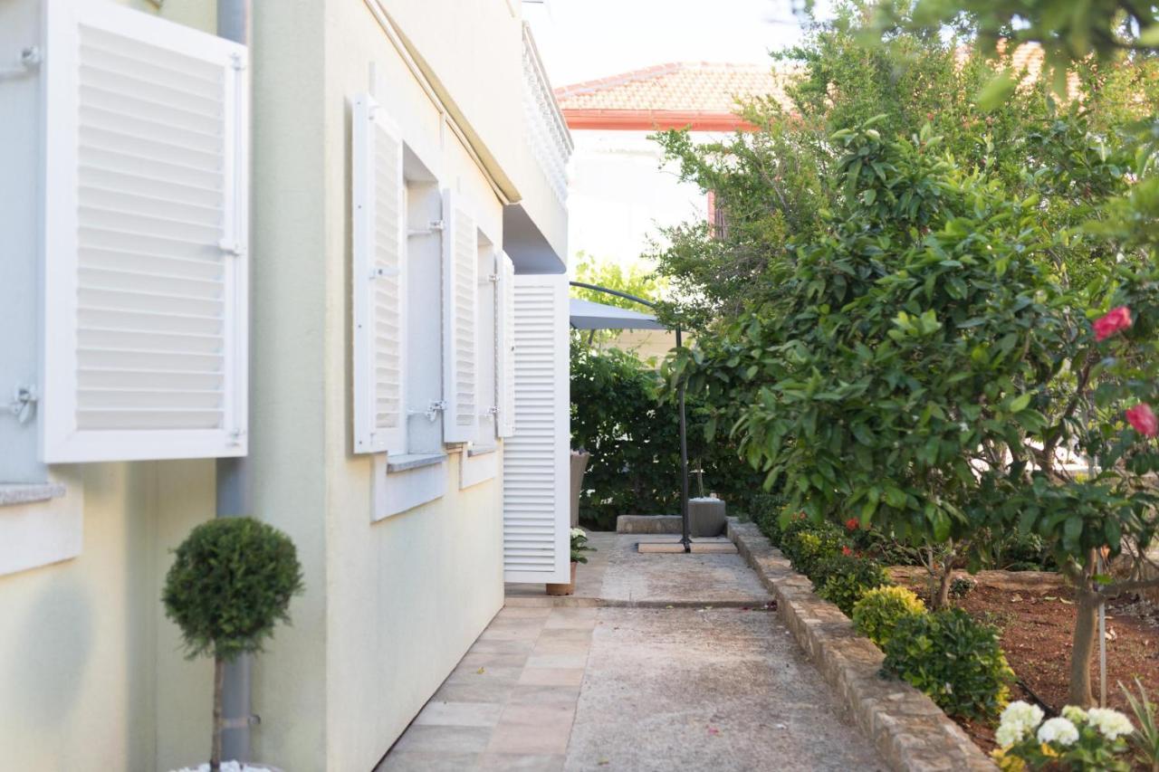 Apartmani Lenka Ugljan Exterior photo