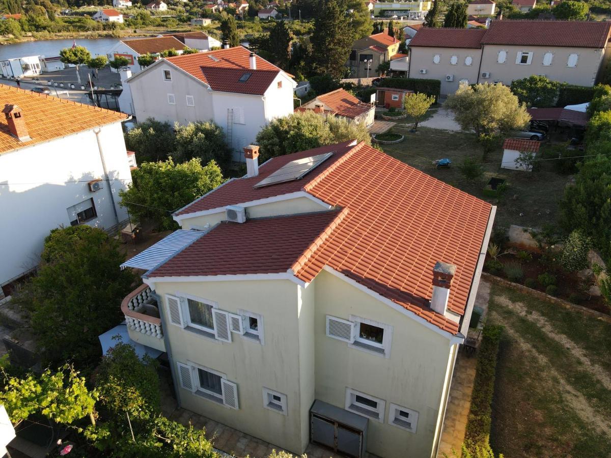Apartmani Lenka Ugljan Exterior photo