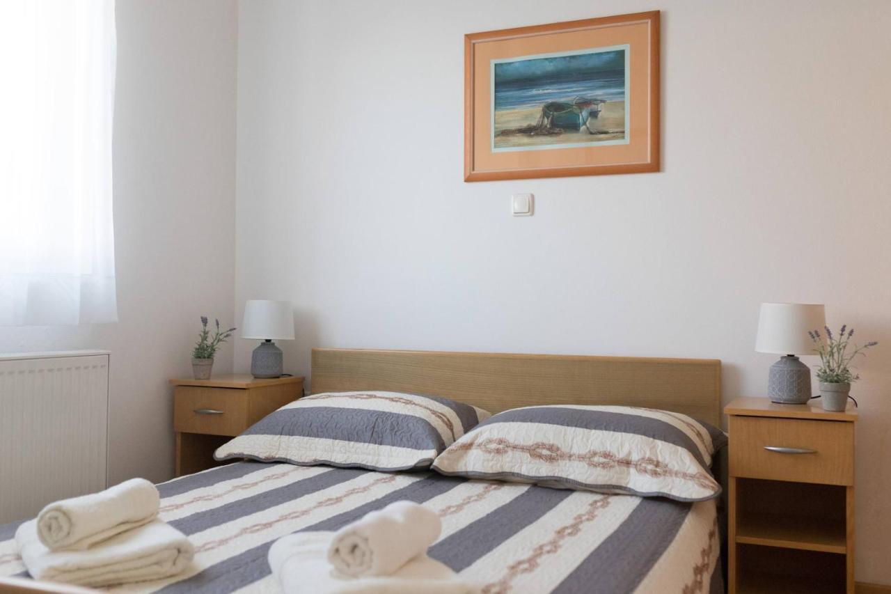 Apartmani Lenka Ugljan Exterior photo
