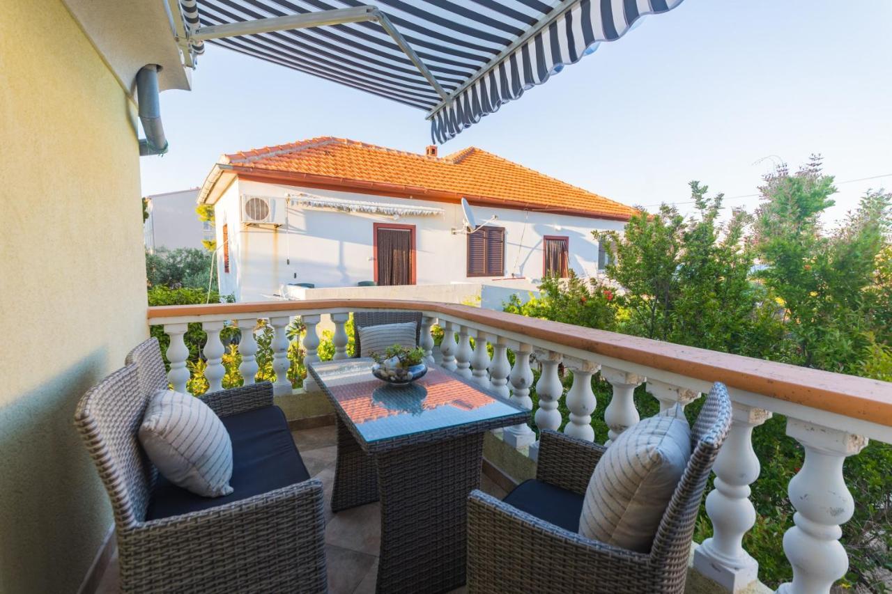 Apartmani Lenka Ugljan Exterior photo