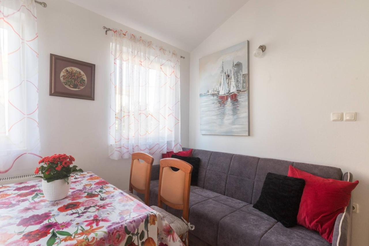 Apartmani Lenka Ugljan Exterior photo