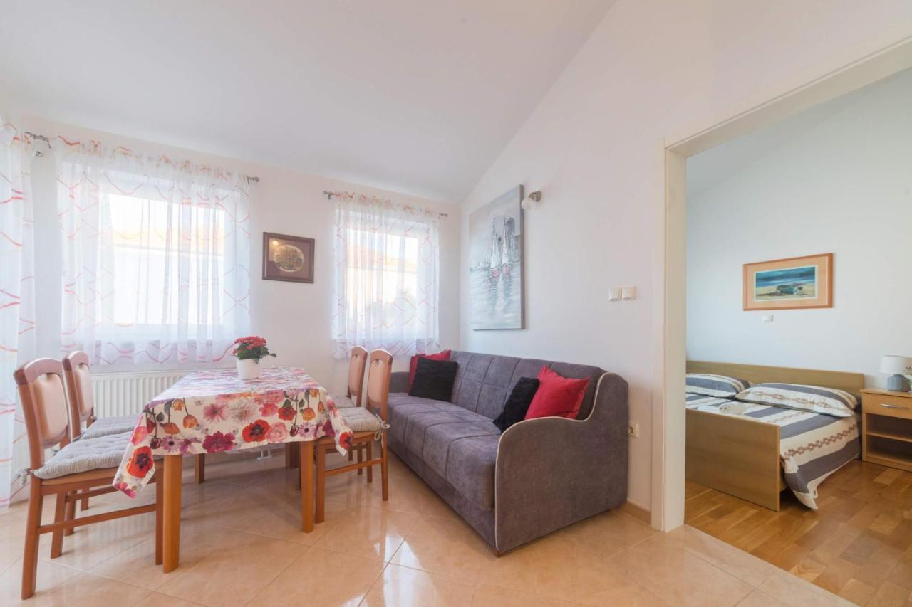 Apartmani Lenka Ugljan Exterior photo